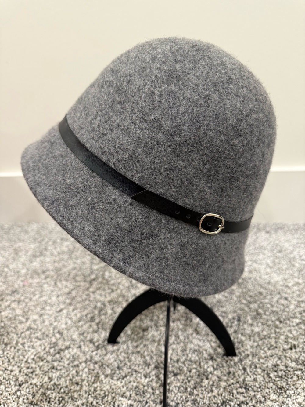 Scala Pronto Women’s Grey Wool Felt Cloche Black Band Old Money Flapper